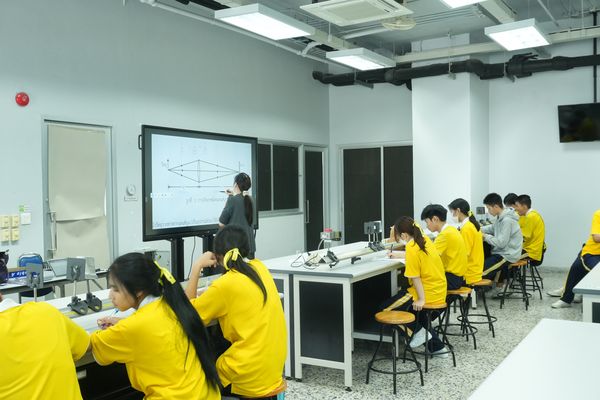 โรงเรียนปรีชานุศาสน์